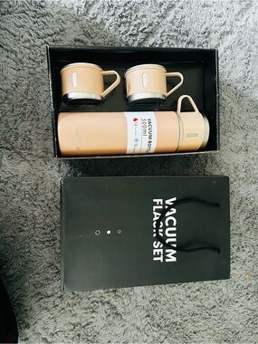 Source Unknown Peach Vacuum Flask and Cup Gift Set